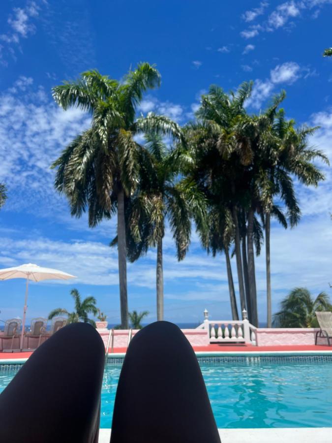 The Lodge @ Peaceful Palms Teluk Montego Bagian luar foto