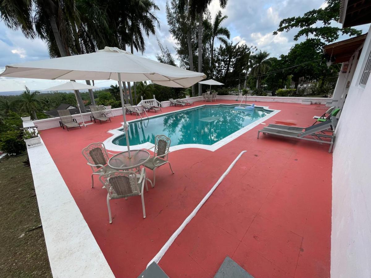 The Lodge @ Peaceful Palms Teluk Montego Bagian luar foto