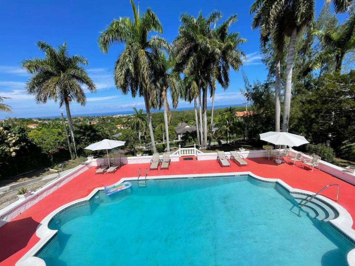 The Lodge @ Peaceful Palms Teluk Montego Bagian luar foto