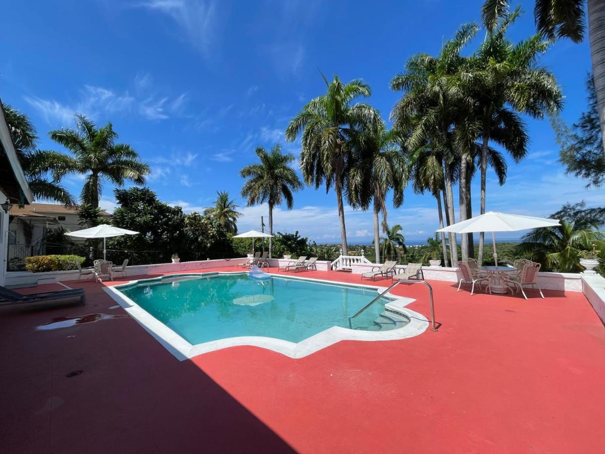 The Lodge @ Peaceful Palms Teluk Montego Bagian luar foto