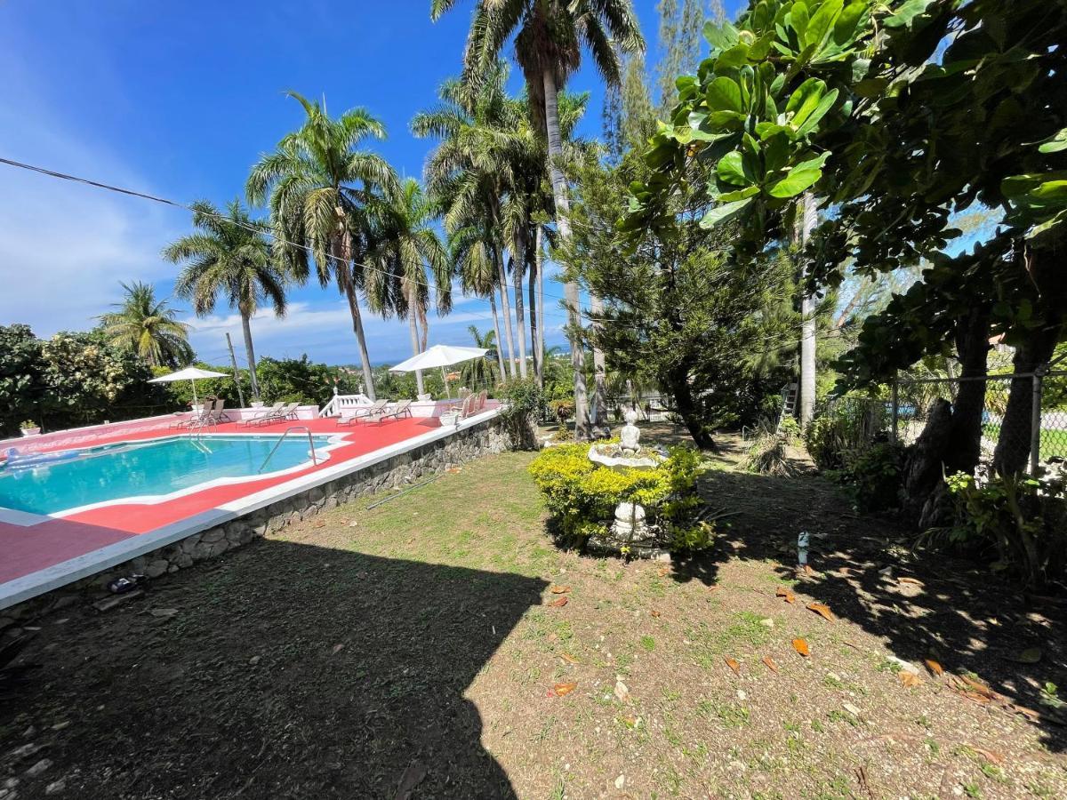 The Lodge @ Peaceful Palms Teluk Montego Bagian luar foto