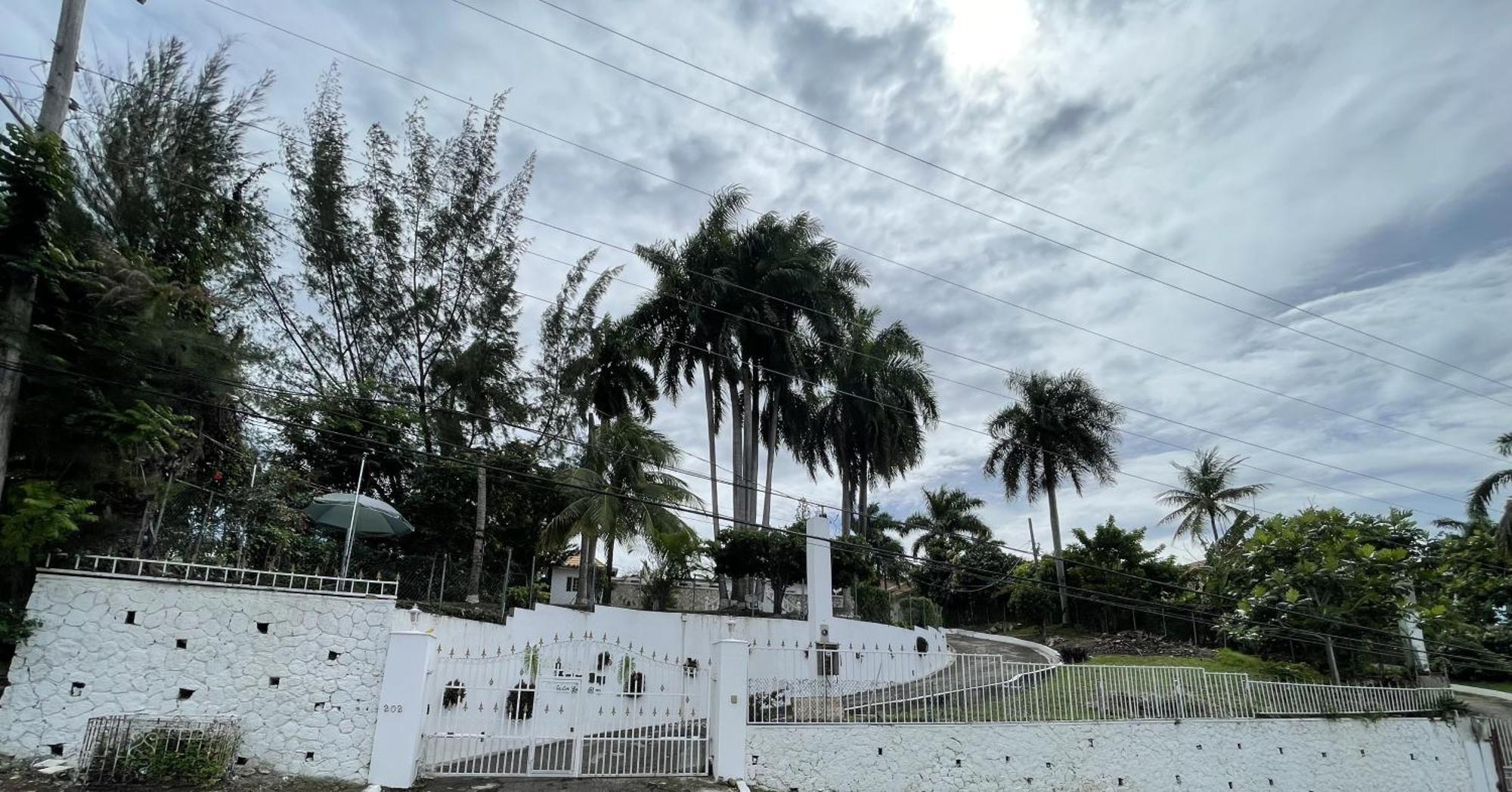 The Lodge @ Peaceful Palms Teluk Montego Bagian luar foto